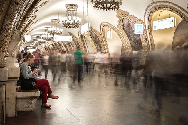 ロシアモスクワ地下鉄宮殿みたい